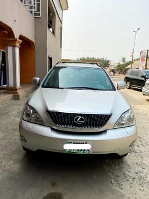 A picture of KB AUTOs FIRST BODY LEXUS RX330 2005 MINT LUXURY MILEAGE
