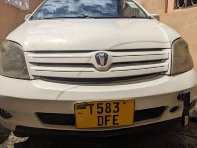 A picture of 2004 Toyota Ist