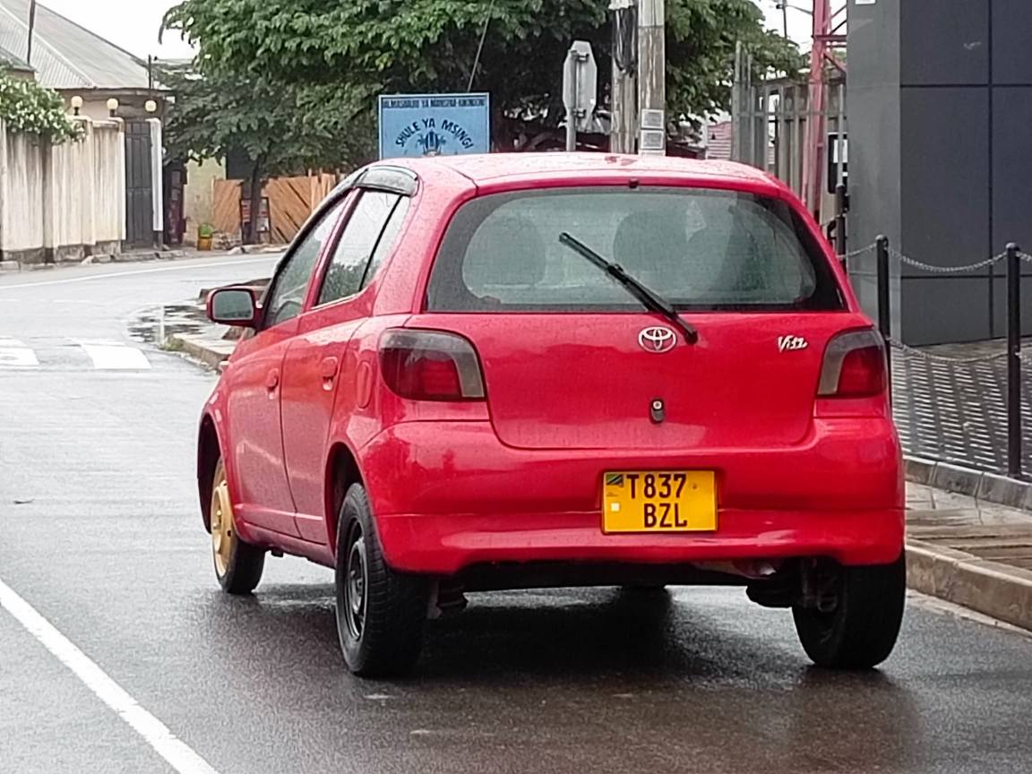 A picture of TOYOTA VITZ OLD