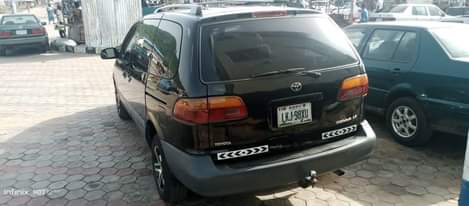 A picture of Toyota sienna 2000 everything good buy and drive Price 2