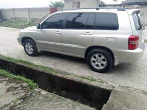 A picture of 2004 Toyota highlander Belgium grade Silent engine Perfect transmission Ac