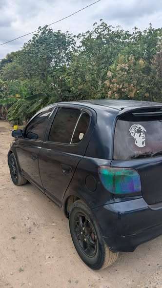 A picture of TOYOTA VITZ OLD
