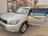 A picture of Toyota RAV4 anne 2008 bote automatique moteur V6 nouvellement immatricul