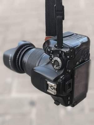 A picture of Canon 600d with lens 18 55mm