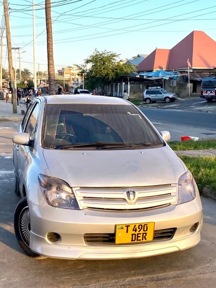 A picture of TOYOTA IST
