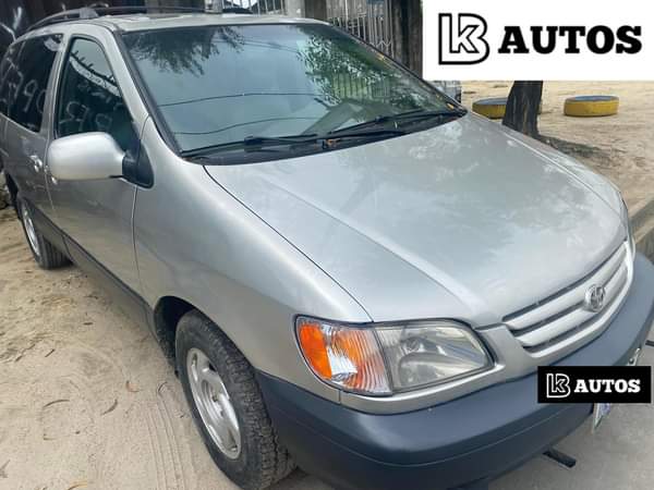 A picture of KB AUTOs Clean Toyota Sienna XLE Year 2000 model direct