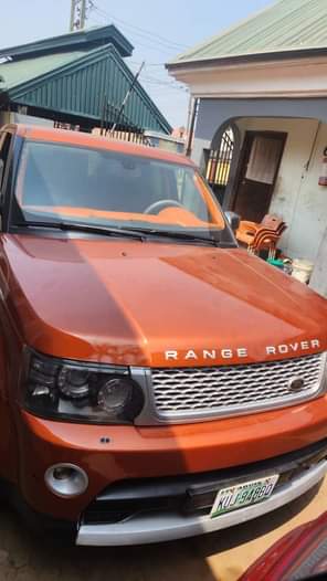 A picture of Very Clean and Sound Range Rover HSE 2012 Model First