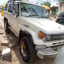 A picture of TOYOTA LAND CRUISER LX YEAR 2001 COLOUR WHITE ENGINE 1HZ