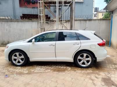 A picture of Toyota Venza 08067069081