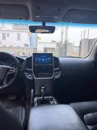 A picture of First body sparkling 2019 Toyota landcruser bought brand new tear