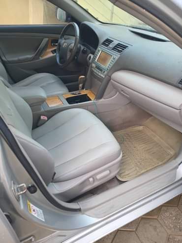 A picture of clean xle toyota camry with thumbstart Toks standard Engine and