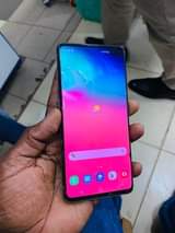 A picture of Slightly cracked Samsung Galaxy S10 Plus