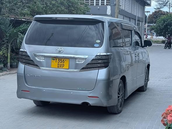 A picture of Toyota alphard new