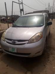 A picture of Super clean Toyota Sienna 07 for sale buy and drive