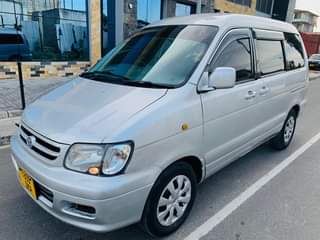 A picture of Toyota Noah old