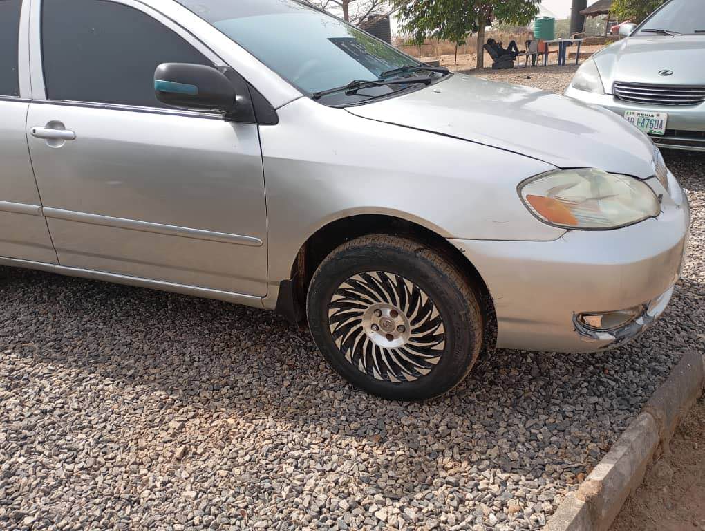 A picture of Distress Toyota Corolla 2004 model engine gear is in good