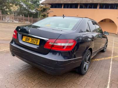 A picture of Mercedes Benz E200