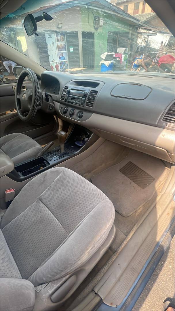 A picture of Toyota Camry 04 first body first user first registrar nothing