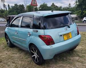 A picture of ToyOta Ist DXP Mwaka 2004 5 Cc 1290 Haijarudiwa Rangi