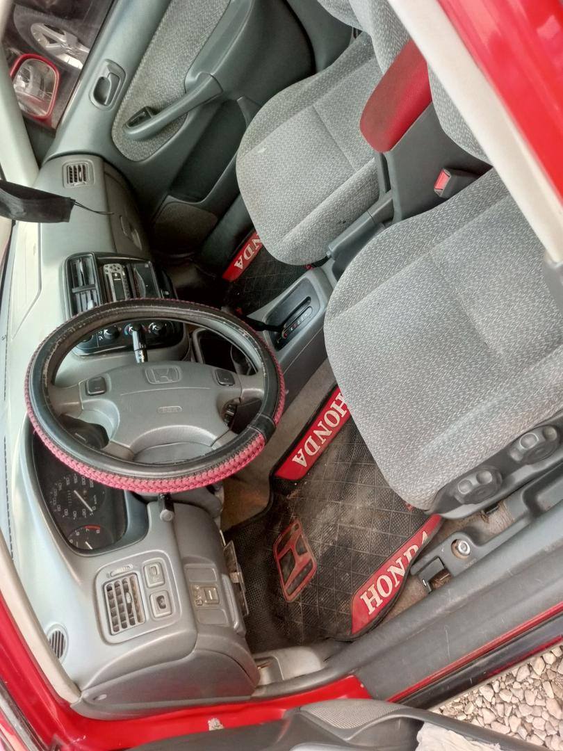 A picture of  Very Clean 2000 model Honda Civic with super sound