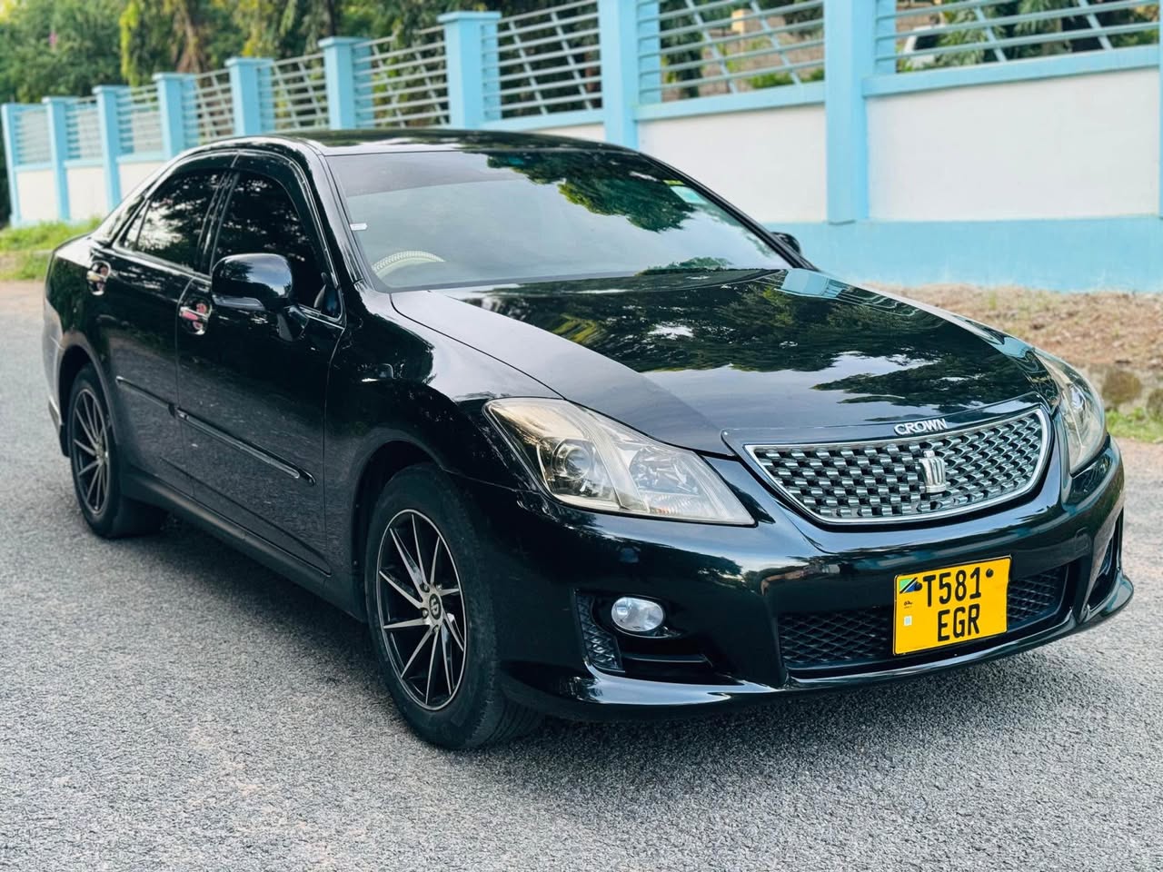 A picture of Toyota crown