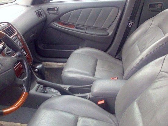 A picture of 2000 Toyota Avensis