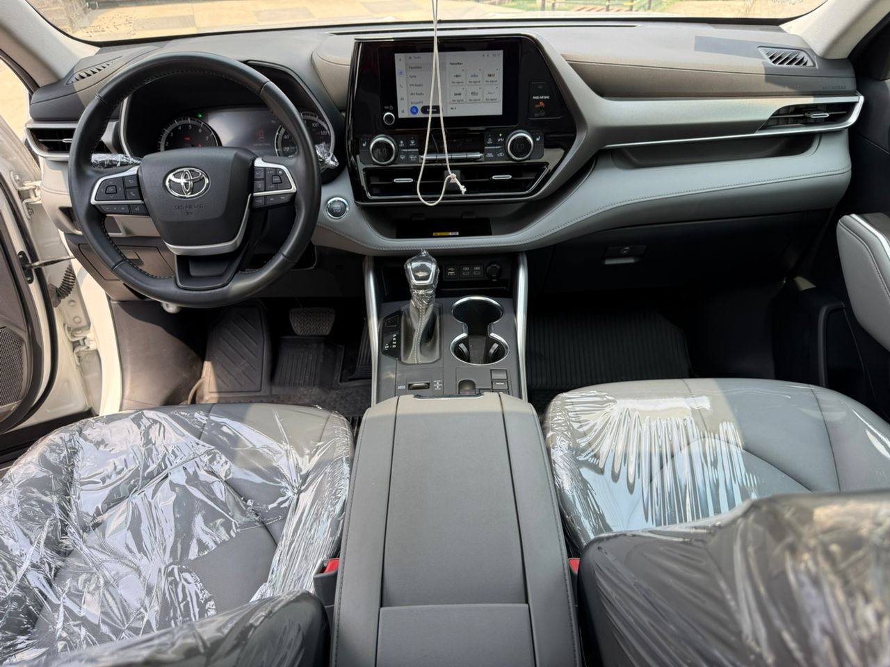 A picture of Foreign Used 2023 Toyota Highlander XLE