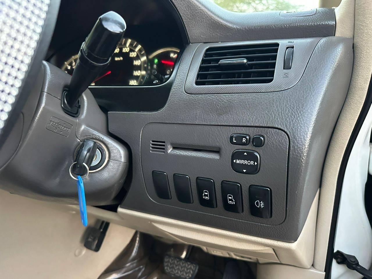 A picture of TOYOTA ALPHARD