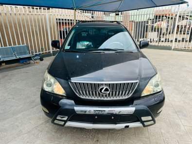 A picture of A YEAR REG 100 PURE FIRST BODY 2004 RX330 FULLEST