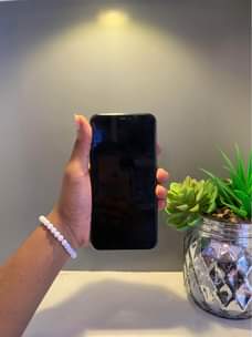 A picture of IPhone 11ProMax 64gb