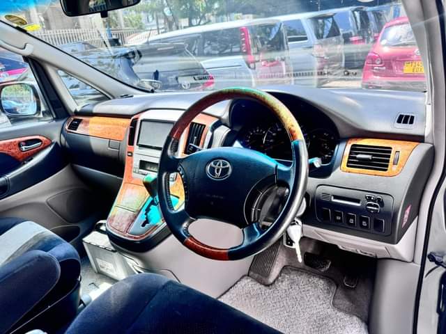 A picture of TOYOTA ALPHARD