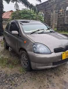 A picture of 2005 TOYOTA Vits