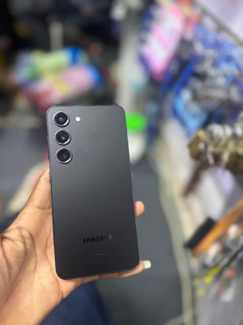 A picture of SAMSUNG S23 128GB OPEN BOX EVERYTHING WORKS FINE PRICE 1