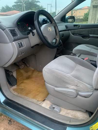 A picture of RIGHTY FROM OWNERS HOUSE Briefly used Toyota Sienna 2006LE 2022
