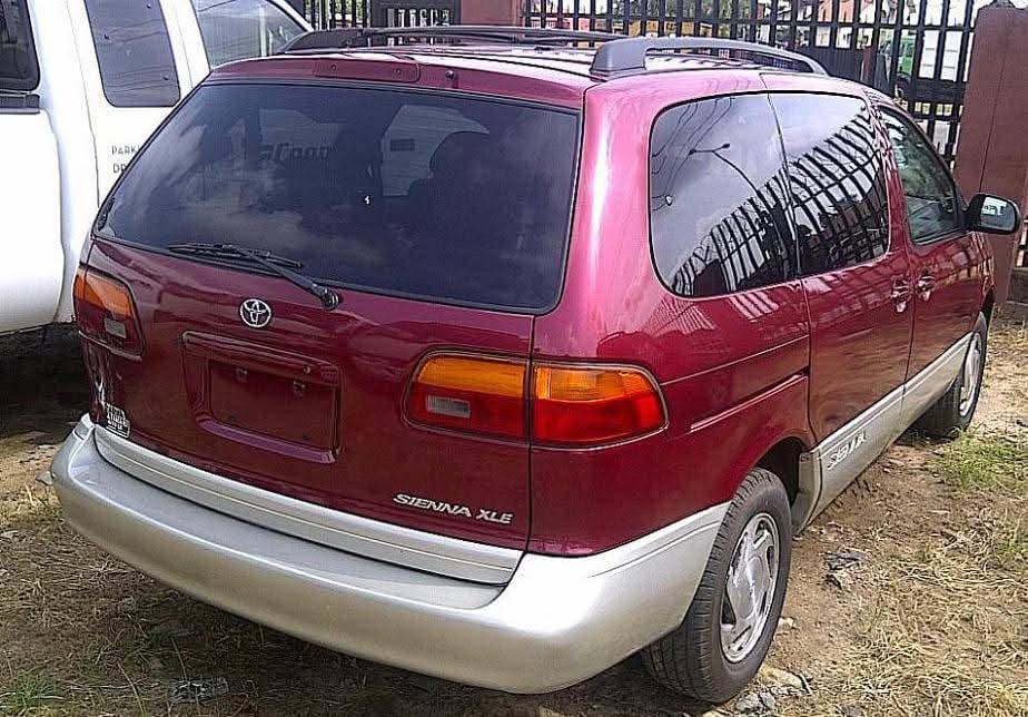 A picture of Toyota sienna