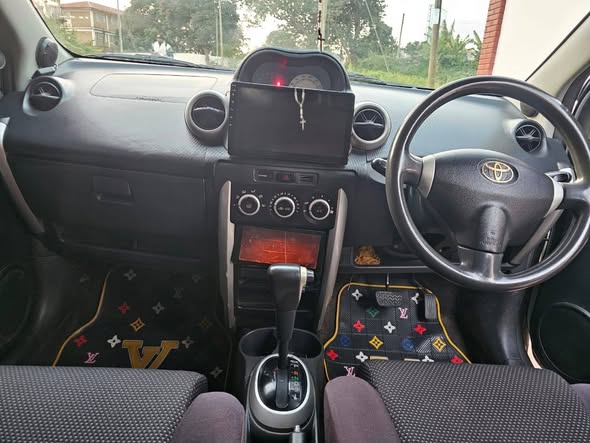 A picture of TOYOTA IST
