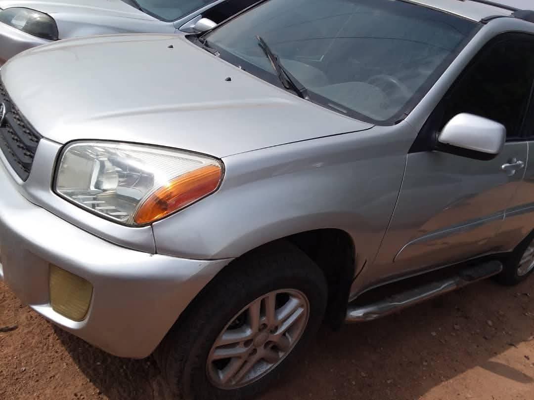 A picture of TOYOTA RAV 4 2003 model