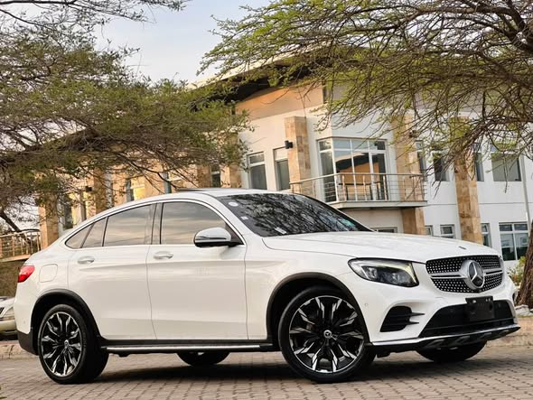 A picture of MERCEDES BENZ GLC 220d 2017