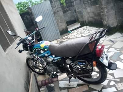 A picture of Tvs Hlx cc 125