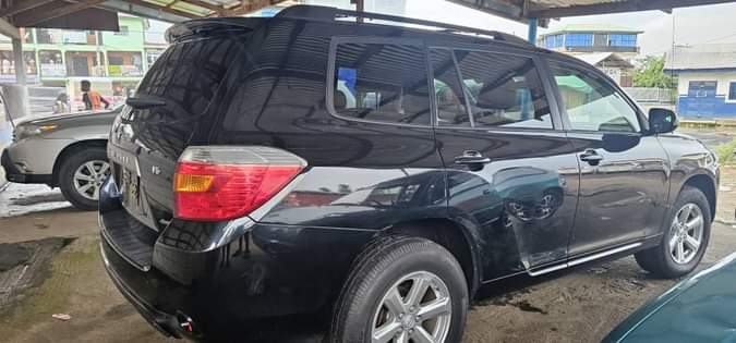 A picture of Toyota Highlander 2012 Available