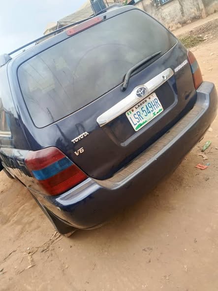A picture of Toyota highlander perfect condition AC