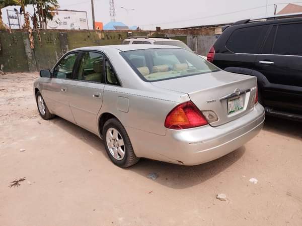 A picture of 2000 Toyota Avalon Price 900 000 Very sharp no fault