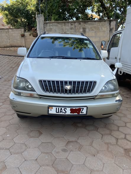 A picture of 1997 Toyota Harrier