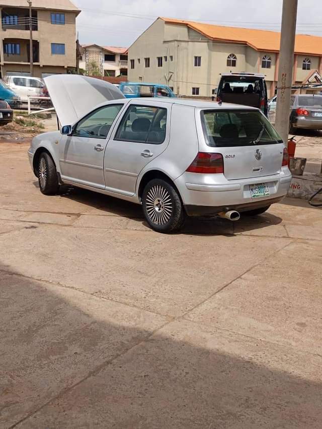A picture of 2002 Volkswagen Golf 4 1.6