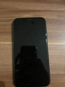 A picture of I phone xr inauzwa