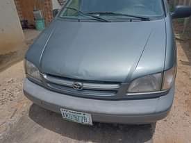 A picture of Tokunbo standard Toyota sienna 2000