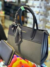 A picture of Handbag