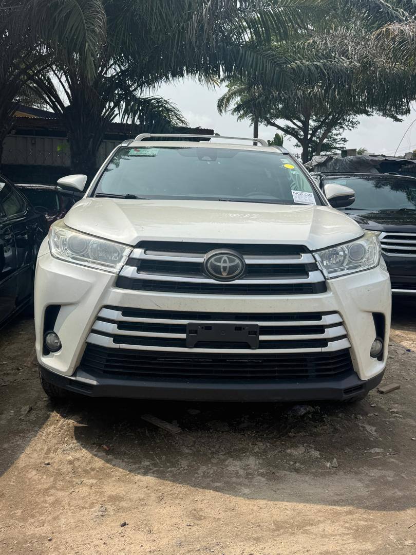 A picture of 2018 foreign used Highlander limited edition 32M