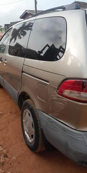 A picture of Toyota Sienna 2004