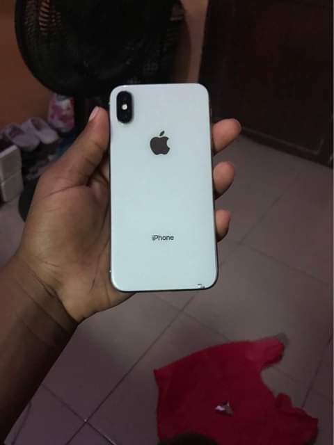 A picture of iPhone Xplain 64gb